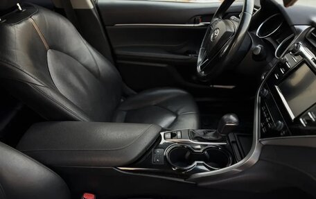 Toyota Camry, 2018 год, 2 250 000 рублей, 12 фотография