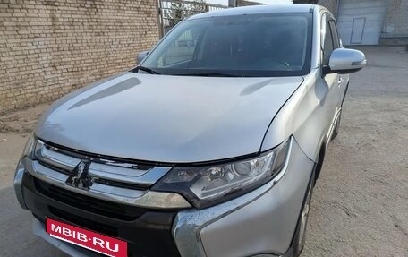 Mitsubishi Outlander III рестайлинг 3, 2015 год, 1 700 000 рублей, 1 фотография