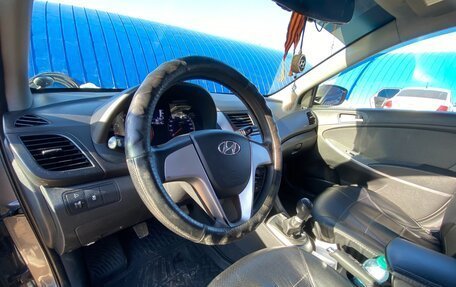 Hyundai Solaris II рестайлинг, 2011 год, 700 000 рублей, 8 фотография