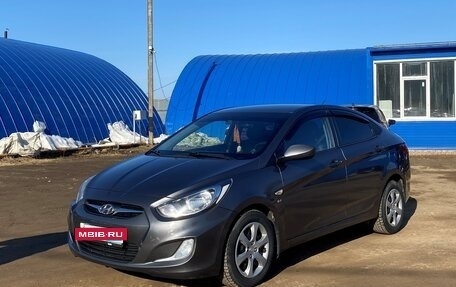 Hyundai Solaris II рестайлинг, 2011 год, 700 000 рублей, 3 фотография