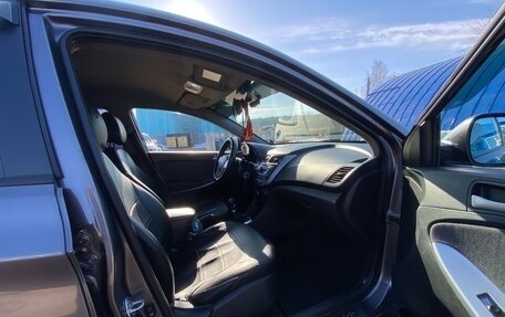 Hyundai Solaris II рестайлинг, 2011 год, 700 000 рублей, 11 фотография