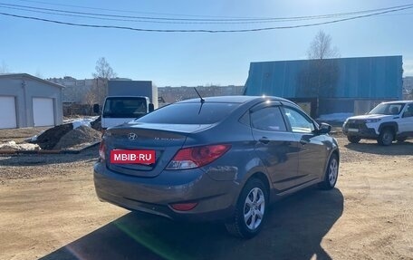 Hyundai Solaris II рестайлинг, 2011 год, 700 000 рублей, 6 фотография