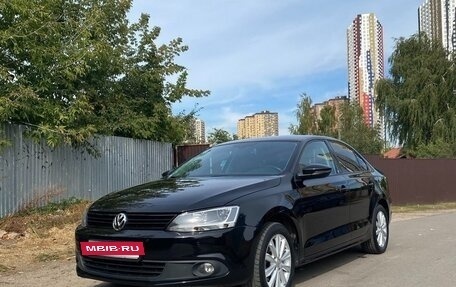 Volkswagen Jetta VI, 2013 год, 1 600 000 рублей, 2 фотография