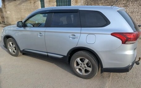 Mitsubishi Outlander III рестайлинг 3, 2015 год, 1 700 000 рублей, 2 фотография