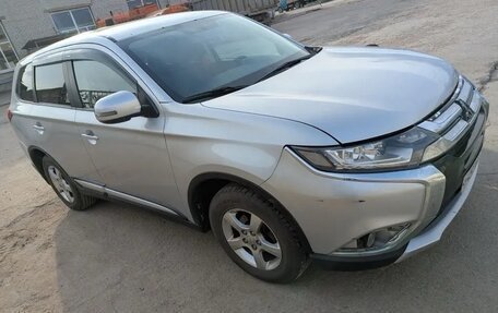Mitsubishi Outlander III рестайлинг 3, 2015 год, 1 700 000 рублей, 5 фотография