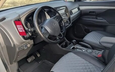 Mitsubishi Outlander III рестайлинг 3, 2015 год, 1 700 000 рублей, 3 фотография