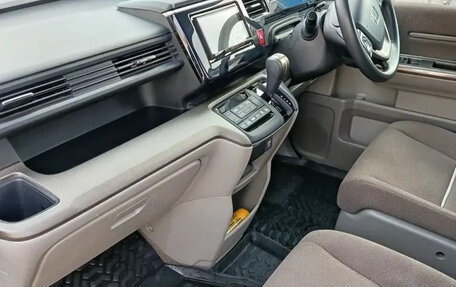 Honda Stepwgn IV, 2020 год, 1 980 000 рублей, 5 фотография