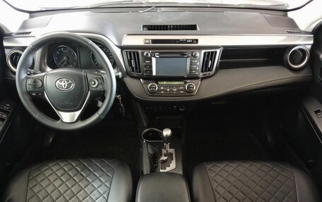 Toyota RAV4, 2015 год, 1 735 000 рублей, 9 фотография