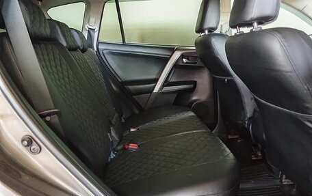 Toyota RAV4, 2015 год, 1 735 000 рублей, 10 фотография