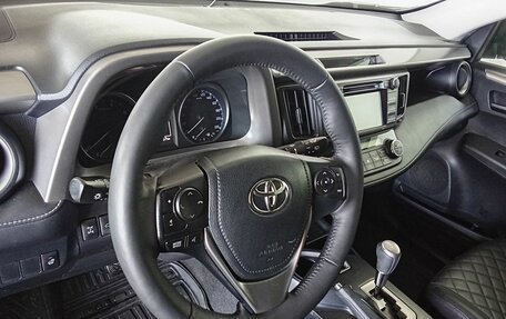 Toyota RAV4, 2015 год, 1 735 000 рублей, 12 фотография