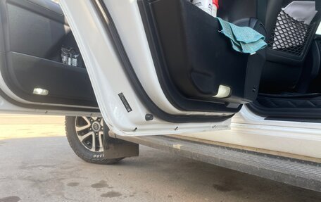 Toyota Land Cruiser 200, 2010 год, 3 100 000 рублей, 7 фотография