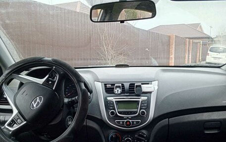 Hyundai Solaris II рестайлинг, 2011 год, 660 000 рублей, 5 фотография