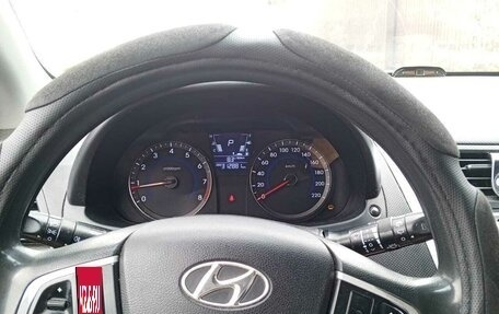 Hyundai Solaris II рестайлинг, 2011 год, 660 000 рублей, 4 фотография