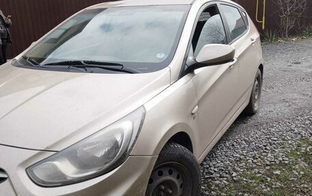 Hyundai Solaris II рестайлинг, 2011 год, 660 000 рублей, 6 фотография