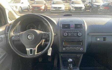Volkswagen Touran III, 2011 год, 921 000 рублей, 11 фотография