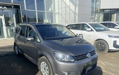 Volkswagen Touran III, 2011 год, 921 000 рублей, 3 фотография