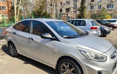 Hyundai Solaris II рестайлинг, 2013 год, 950 000 рублей, 1 фотография