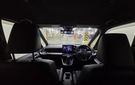 Toyota Voxy, 2022 год, 3 500 000 рублей, 17 фотография