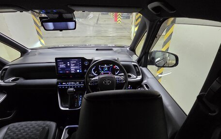 Toyota Voxy, 2022 год, 3 500 000 рублей, 18 фотография