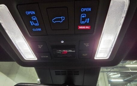 Toyota Voxy, 2022 год, 3 500 000 рублей, 13 фотография