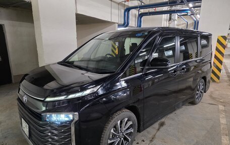 Toyota Voxy, 2022 год, 3 500 000 рублей, 31 фотография