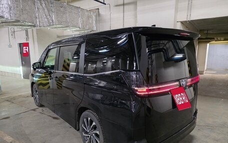 Toyota Voxy, 2022 год, 3 500 000 рублей, 29 фотография