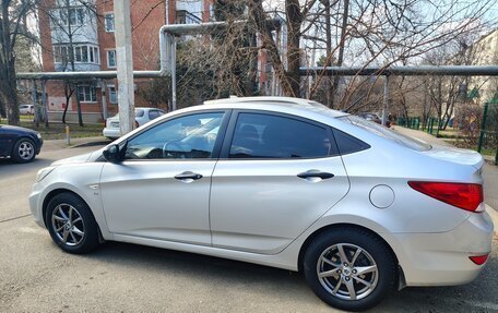 Hyundai Solaris II рестайлинг, 2013 год, 950 000 рублей, 2 фотография