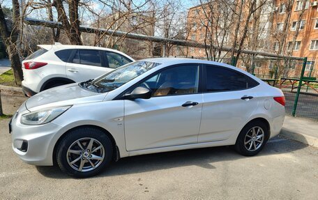 Hyundai Solaris II рестайлинг, 2013 год, 950 000 рублей, 5 фотография