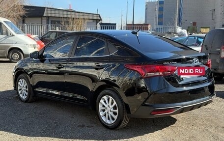 Hyundai Solaris II рестайлинг, 2021 год, 1 640 000 рублей, 2 фотография