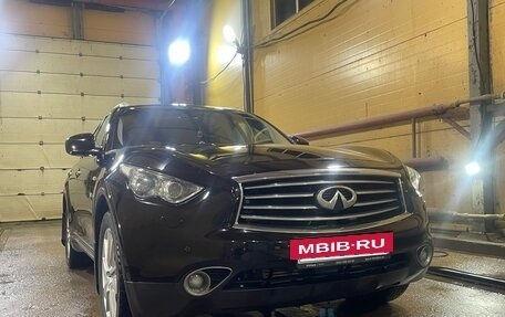 Infiniti QX70, 2013 год, 1 950 000 рублей, 7 фотография