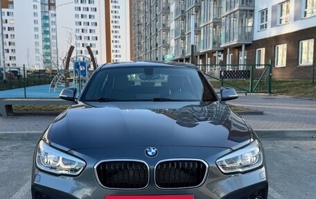 BMW 1 серия, 2019 год, 3 100 000 рублей, 4 фотография
