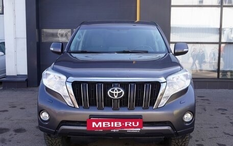Toyota Land Cruiser Prado 150 рестайлинг 2, 2015 год, 3 300 000 рублей, 2 фотография