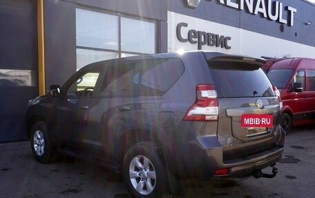 Toyota Land Cruiser Prado 150 рестайлинг 2, 2015 год, 3 300 000 рублей, 6 фотография