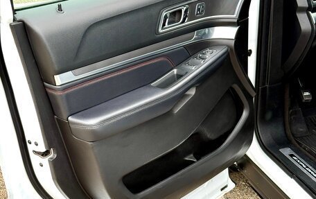 Ford Explorer VI, 2017 год, 2 390 000 рублей, 14 фотография