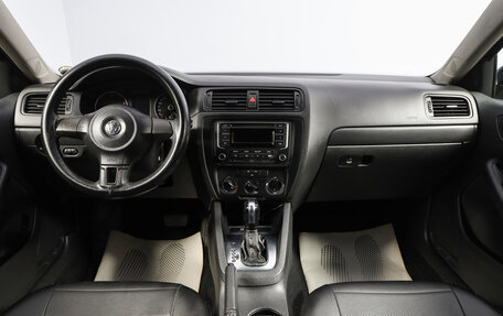 Volkswagen Jetta VI, 2013 год, 1 049 000 рублей, 13 фотография