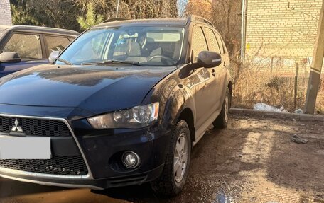 Mitsubishi Outlander III рестайлинг 3, 2010 год, 1 090 000 рублей, 2 фотография