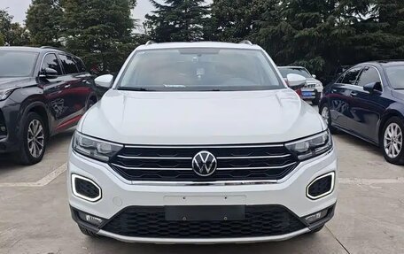 Volkswagen T-Roc I, 2022 год, 1 400 000 рублей, 2 фотография