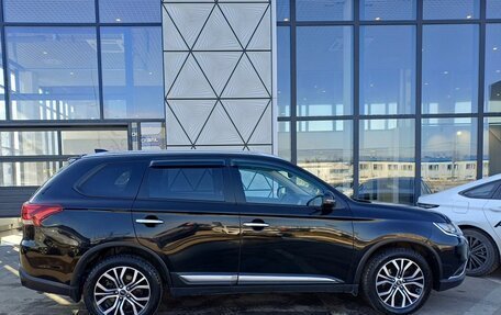 Mitsubishi Outlander III рестайлинг 3, 2021 год, 3 149 000 рублей, 4 фотография