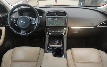 Jaguar F-Pace, 2016 год, 2 200 000 рублей, 3 фотография