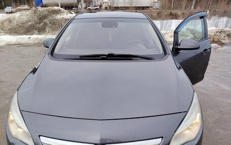 Opel Astra J, 2011 год, 645 000 рублей, 2 фотография