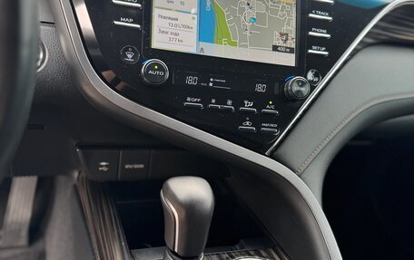 Toyota Camry, 2018 год, 3 080 000 рублей, 9 фотография