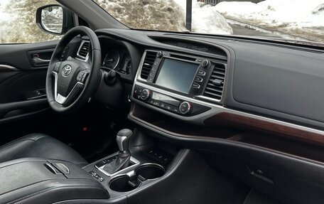 Toyota Highlander III, 2015 год, 2 999 000 рублей, 19 фотография