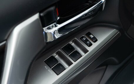 Toyota Land Cruiser 200, 2013 год, 3 999 050 рублей, 23 фотография