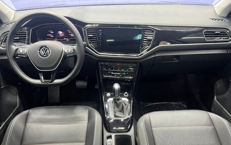 Volkswagen T-Roc I, 2021 год, 1 715 000 рублей, 3 фотография