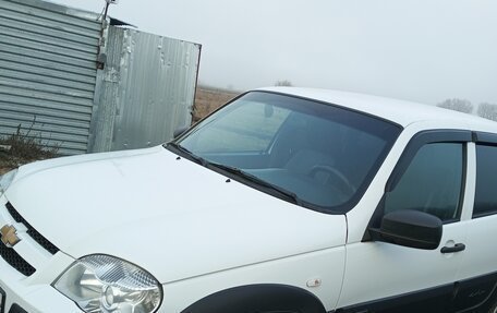 Chevrolet Niva I рестайлинг, 2018 год, 730 000 рублей, 3 фотография