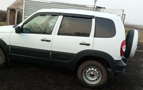 Chevrolet Niva I рестайлинг, 2018 год, 730 000 рублей, 4 фотография