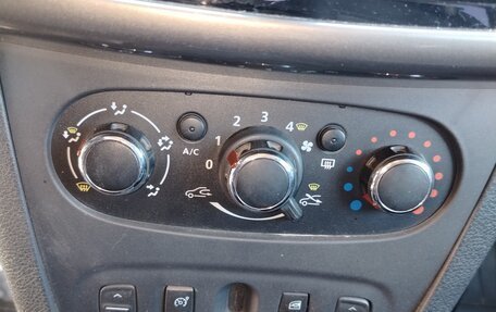 Renault Logan II, 2019 год, 1 220 000 рублей, 10 фотография