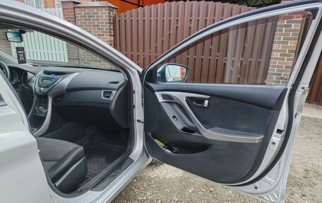 Hyundai Elantra V, 2012 год, 970 000 рублей, 3 фотография