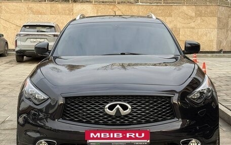 Infiniti QX70, 2014 год, 2 600 000 рублей, 2 фотография