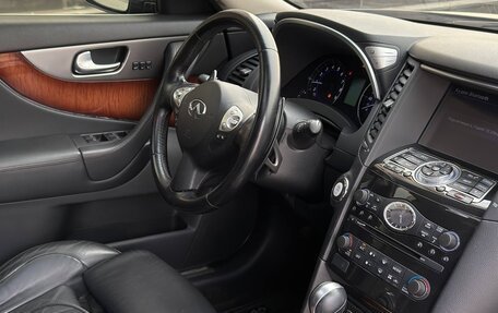 Infiniti QX70, 2014 год, 2 600 000 рублей, 10 фотография